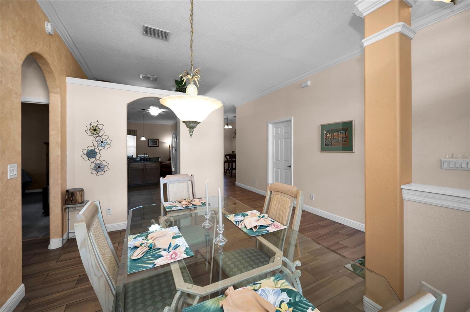 8202 WILD OAKS CIR — photo 14