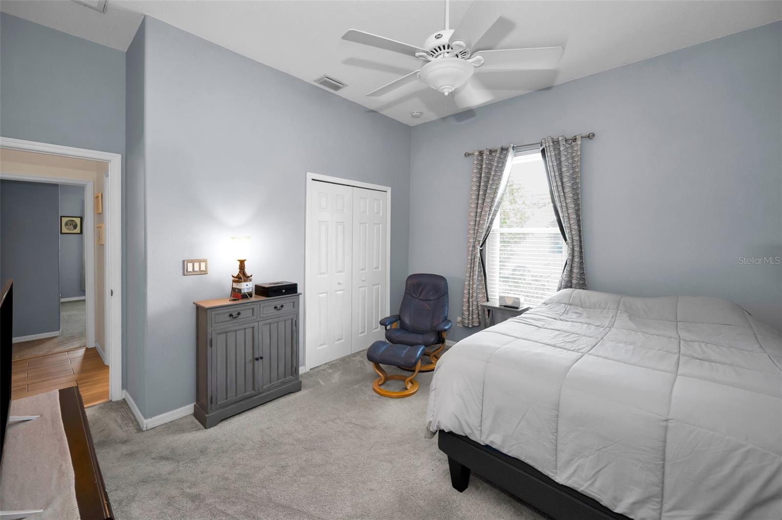 8202 WILD OAKS CIR — photo 37