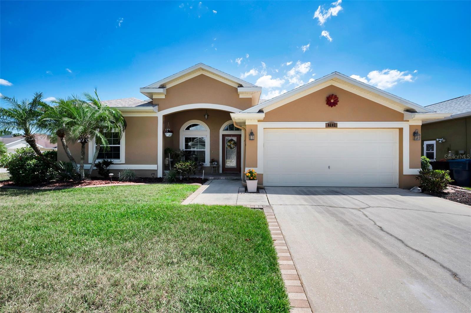 8202 WILD OAKS CIR — photo 7