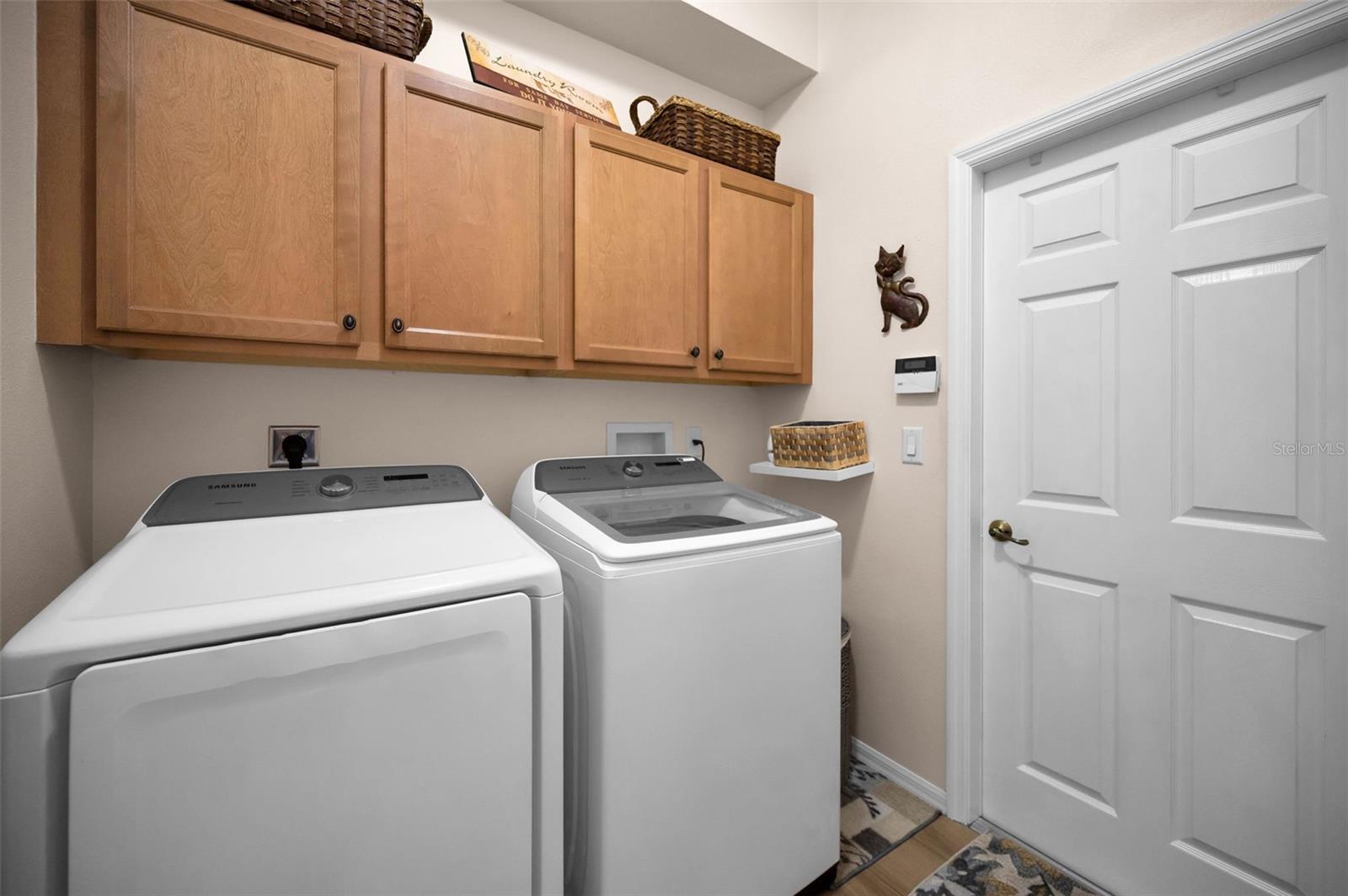 8202 WILD OAKS CIR — photo 38