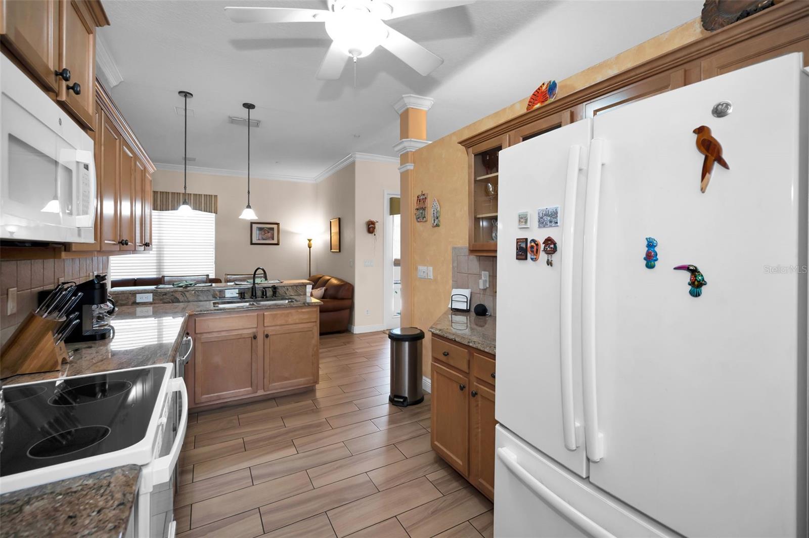8202 WILD OAKS CIR — photo 18