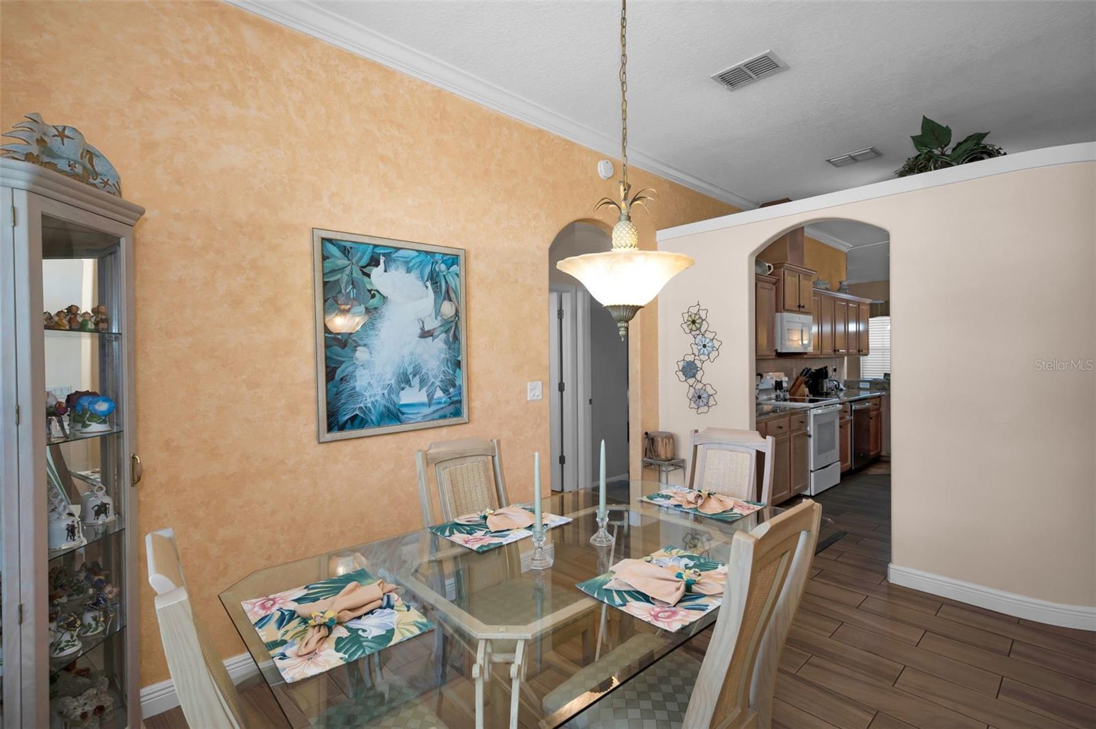 8202 WILD OAKS CIR — photo 13
