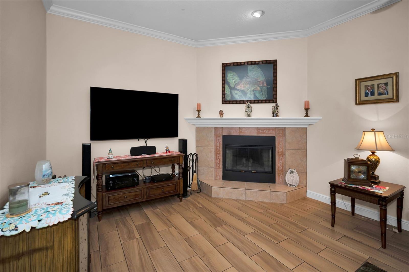8202 WILD OAKS CIR — photo 25