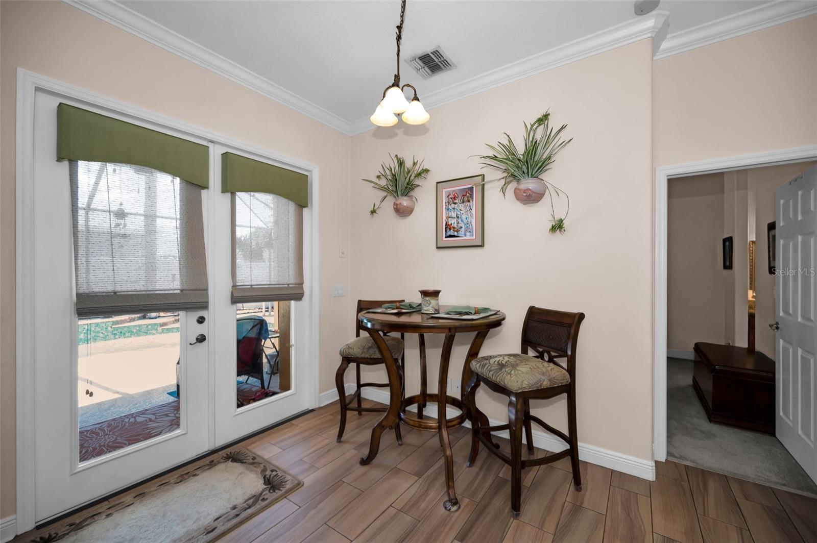 8202 WILD OAKS CIR — photo 23