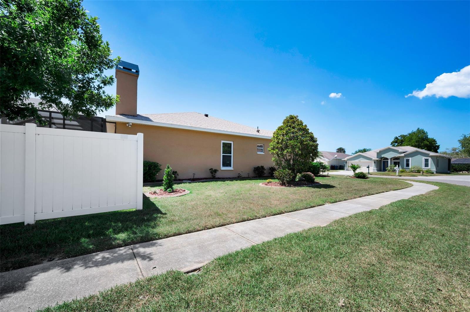 8202 WILD OAKS CIR — photo 52