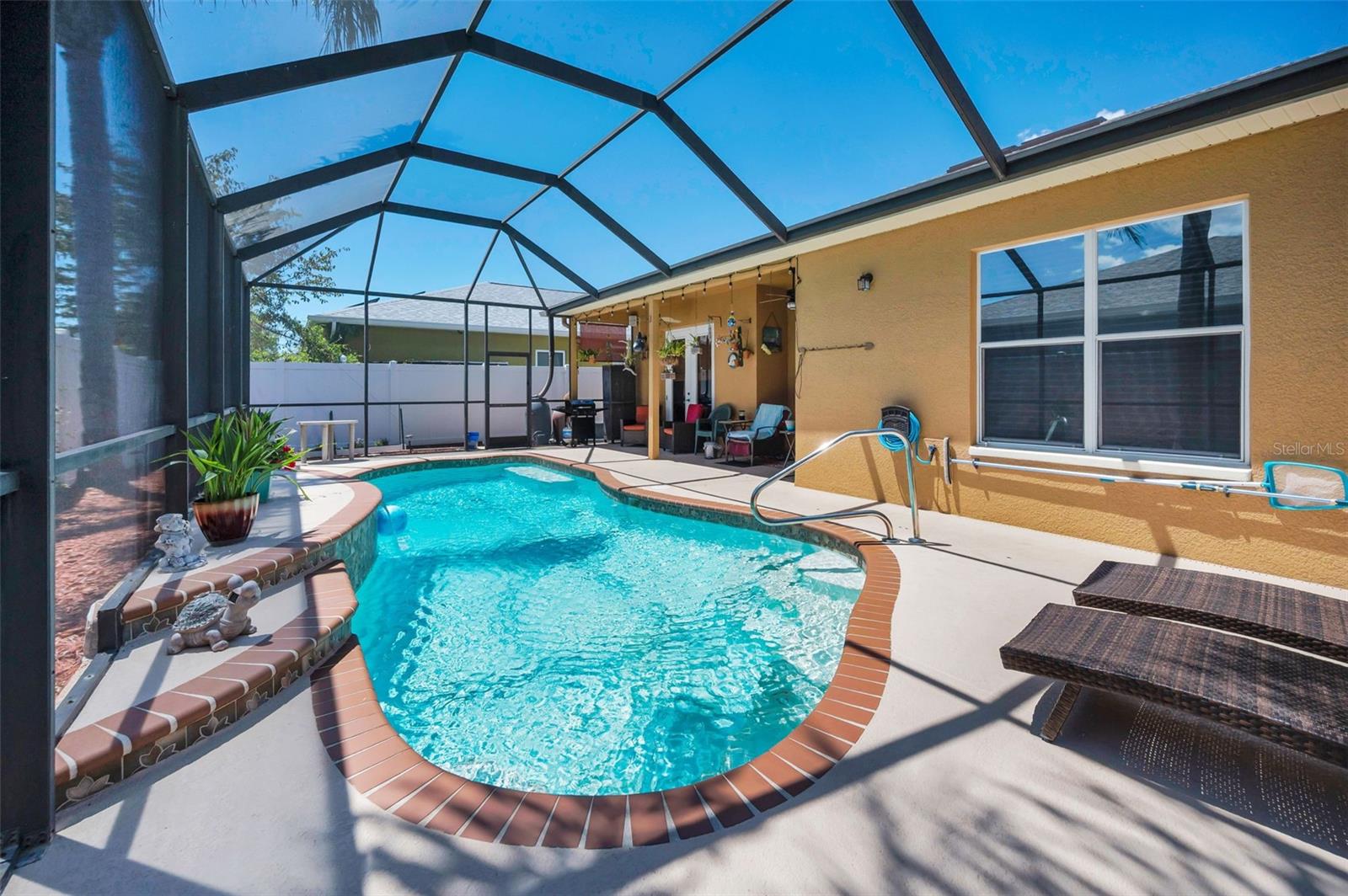 8202 WILD OAKS CIR — photo 45