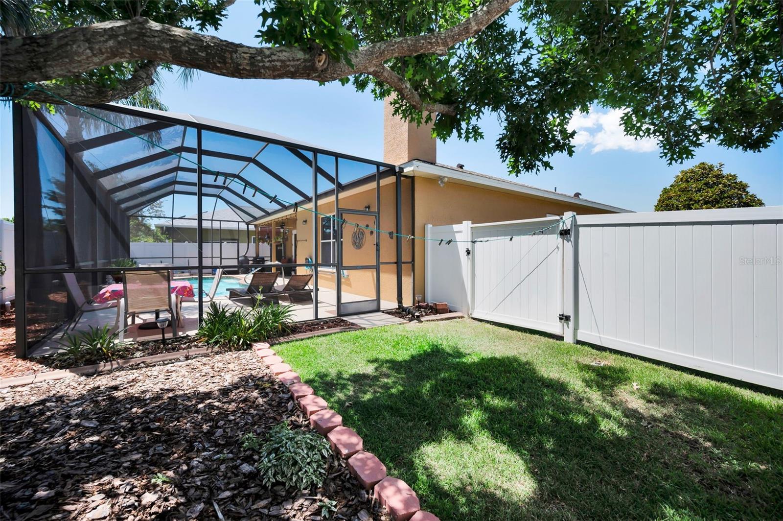 8202 WILD OAKS CIR — photo 51