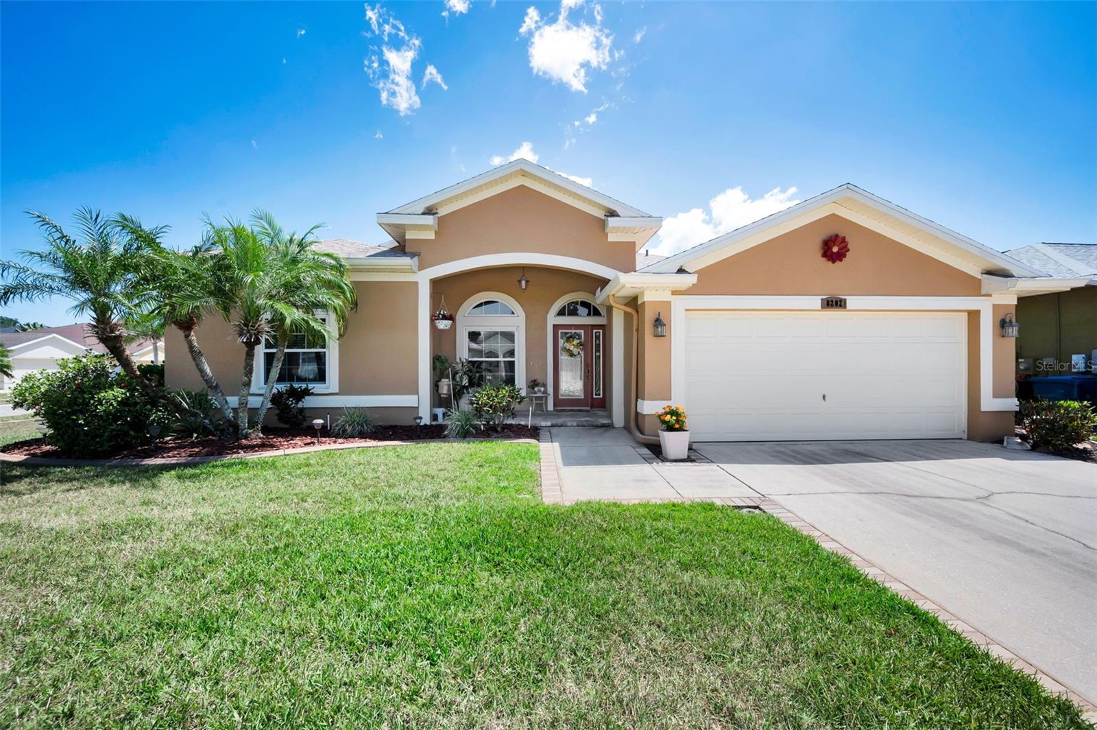 8202 WILD OAKS CIR — photo 2