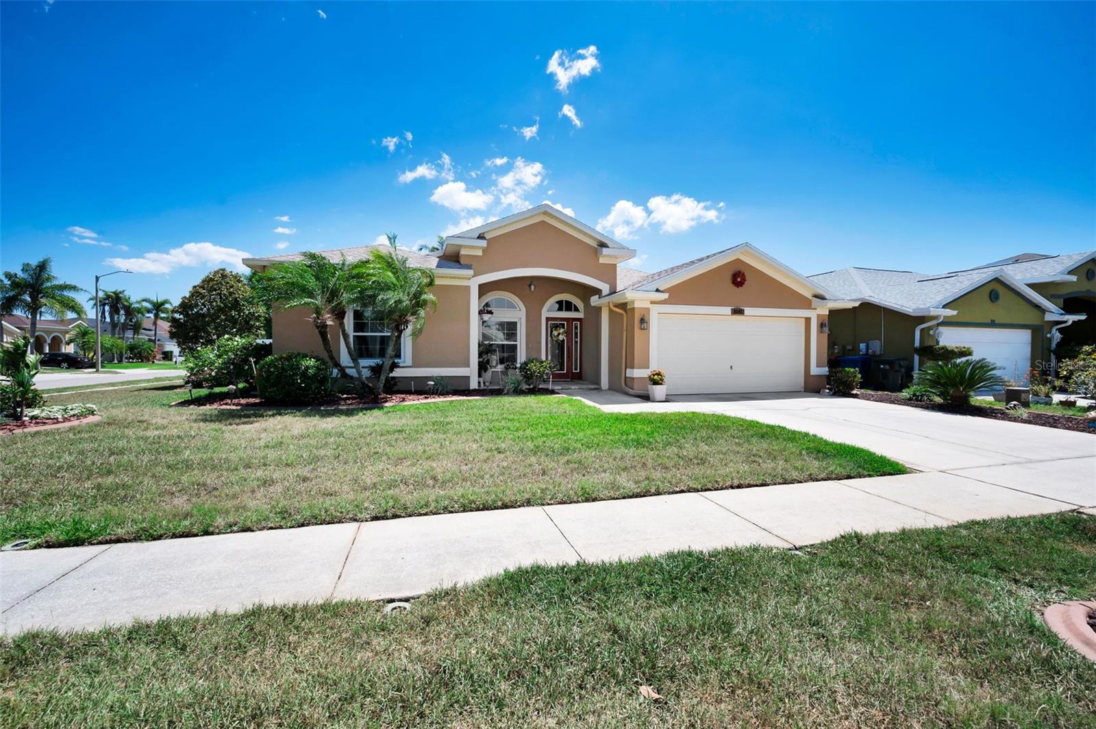 8202 WILD OAKS CIR — photo 3