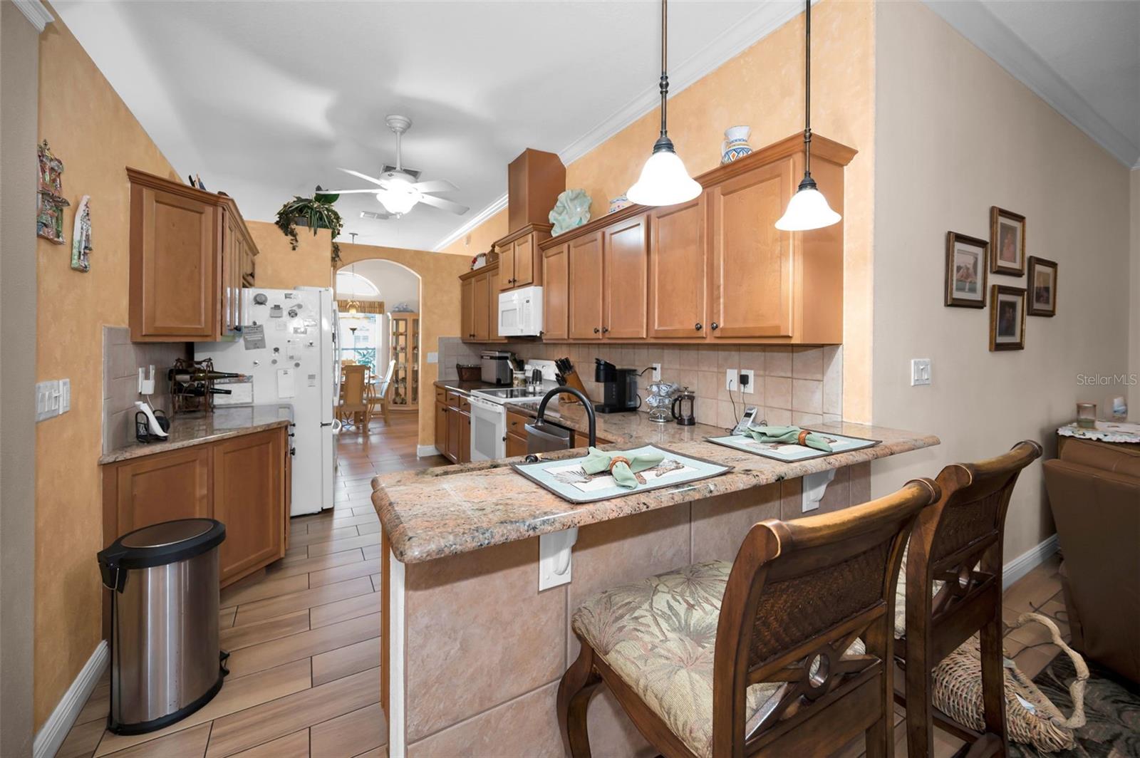 8202 WILD OAKS CIR — photo 15