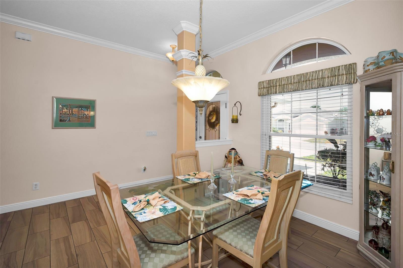 8202 WILD OAKS CIR — photo 11