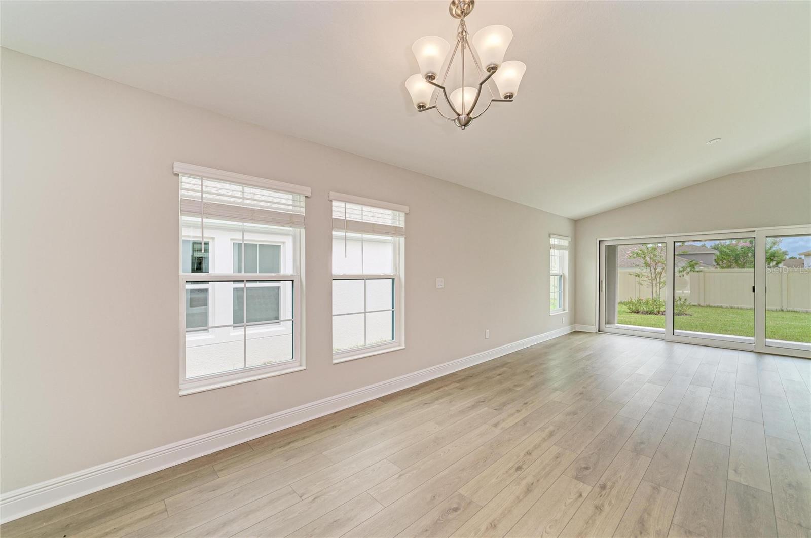 12365 OAK  HILL WAY — photo 21