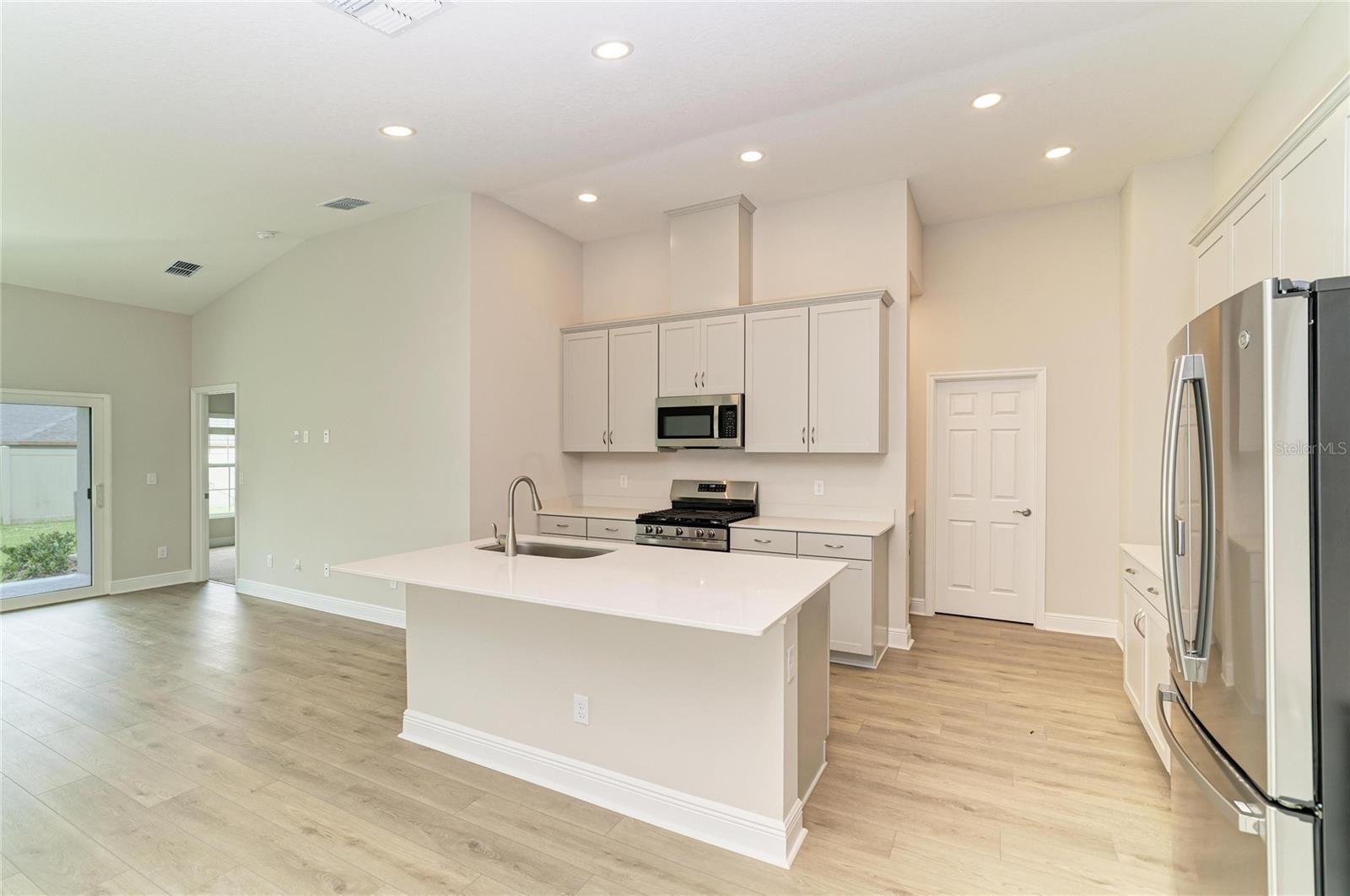 12365 OAK  HILL WAY — photo 12