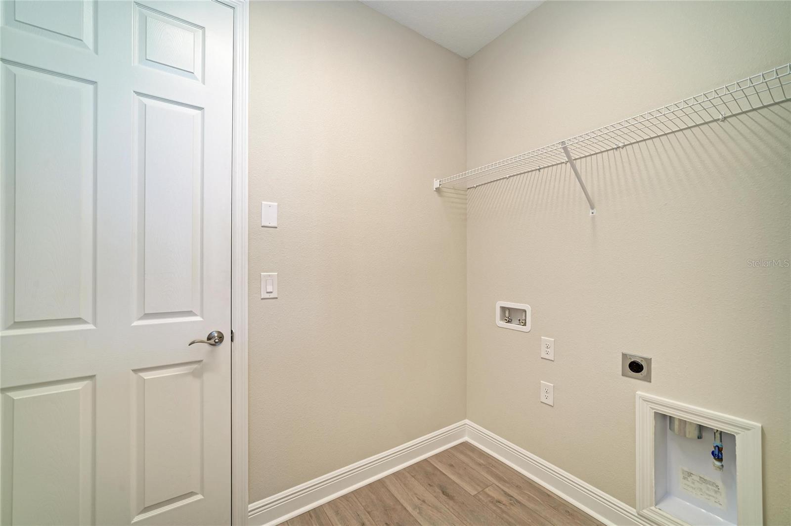 9806 LEAF GREEN LN — photo 31