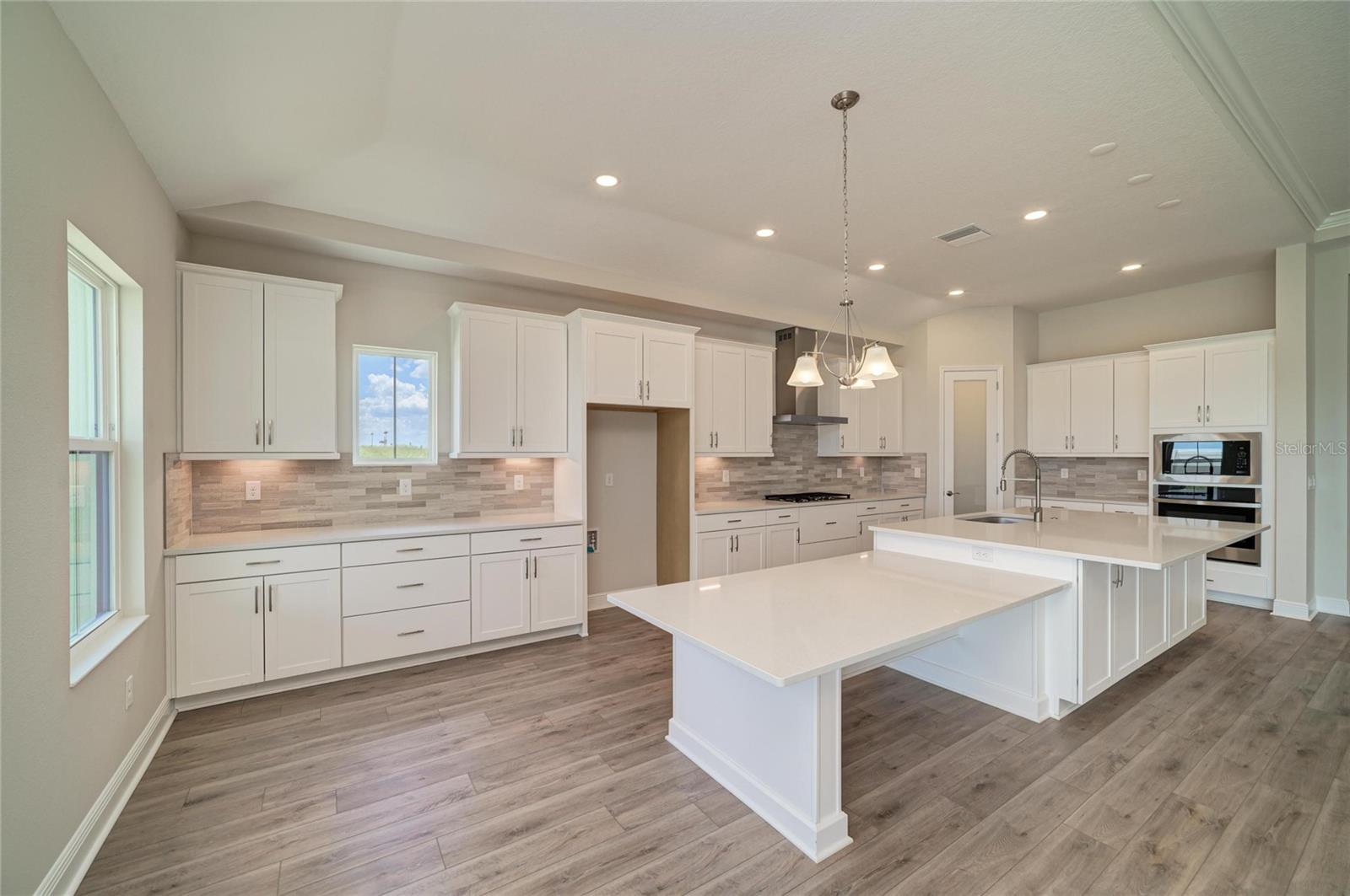 9806 LEAF GREEN LN — photo 12