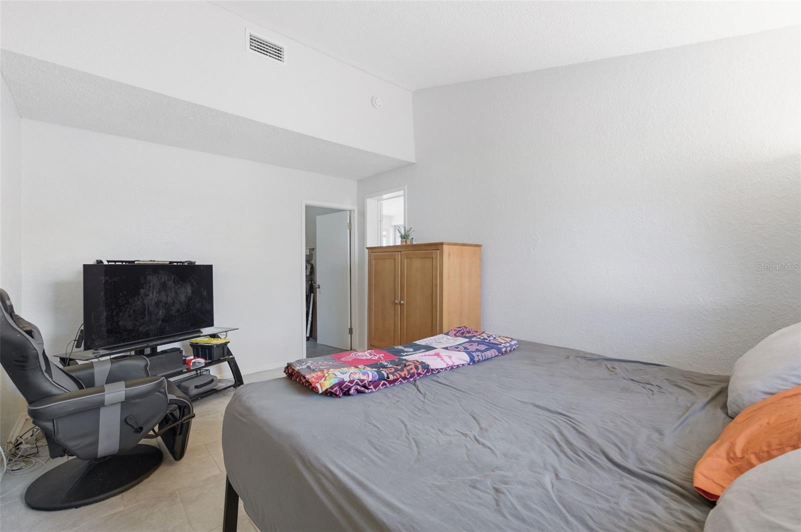 4327 BEACON SQUARE DR — photo 23