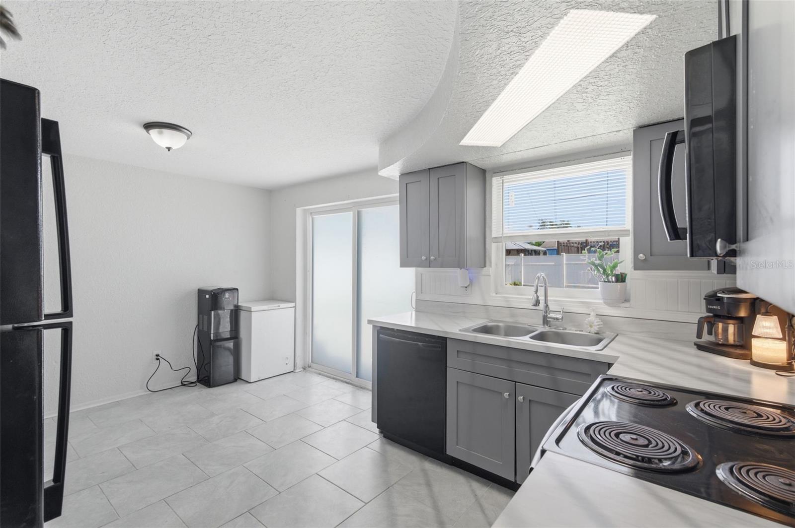 4327 BEACON SQUARE DR — photo 20