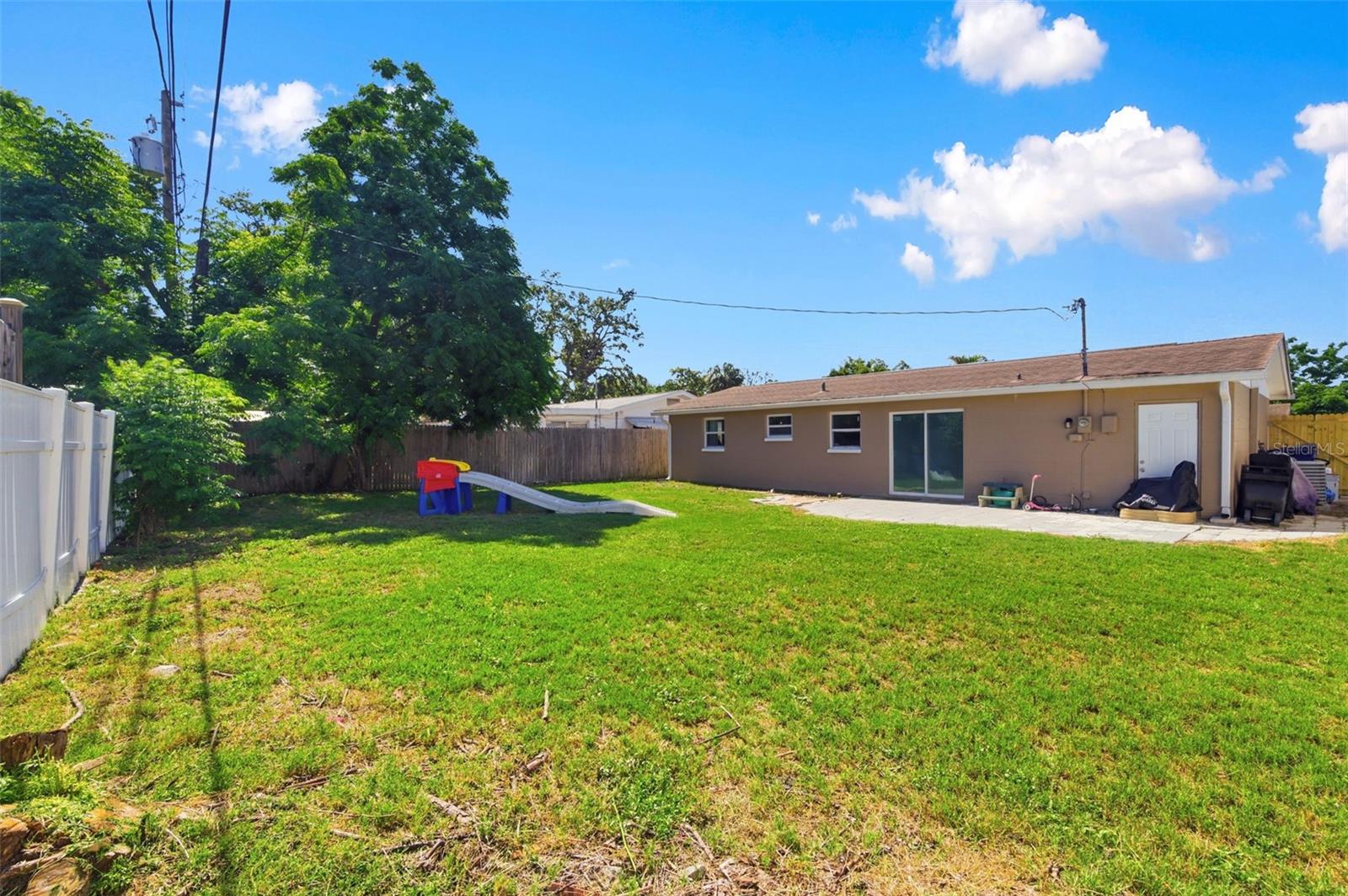 4327 BEACON SQUARE DR — photo 34