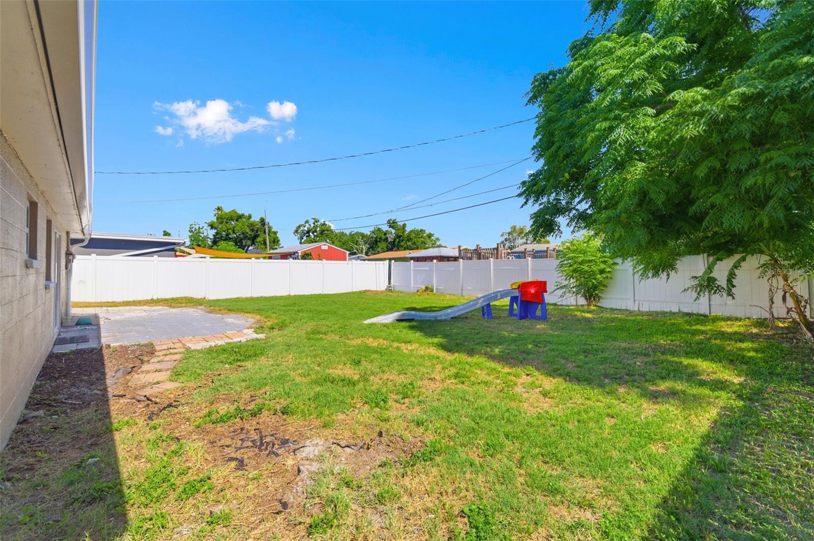 4327 BEACON SQUARE DR — photo 33