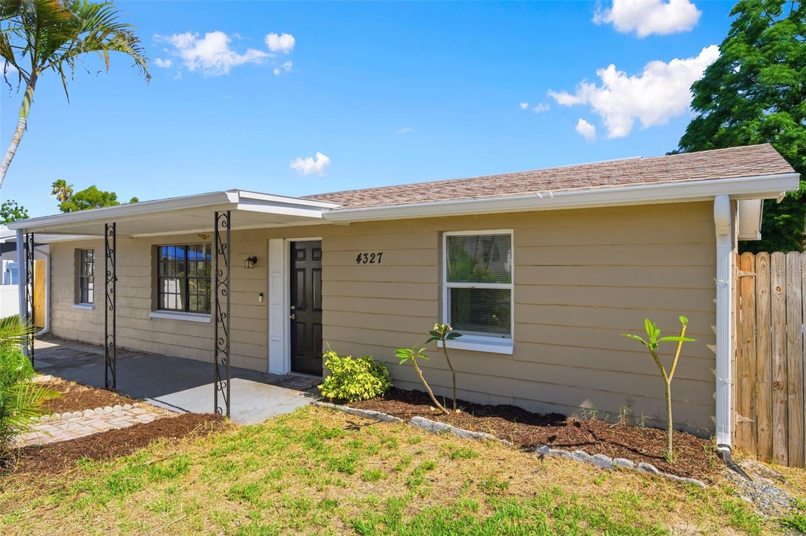 4327 BEACON SQUARE DR — photo 5