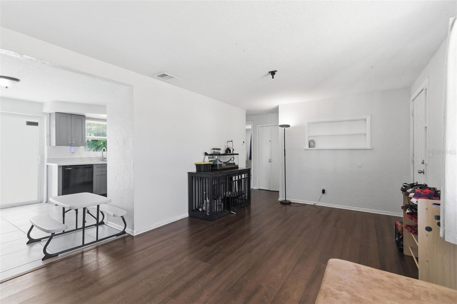 4327 BEACON SQUARE DR — photo 12