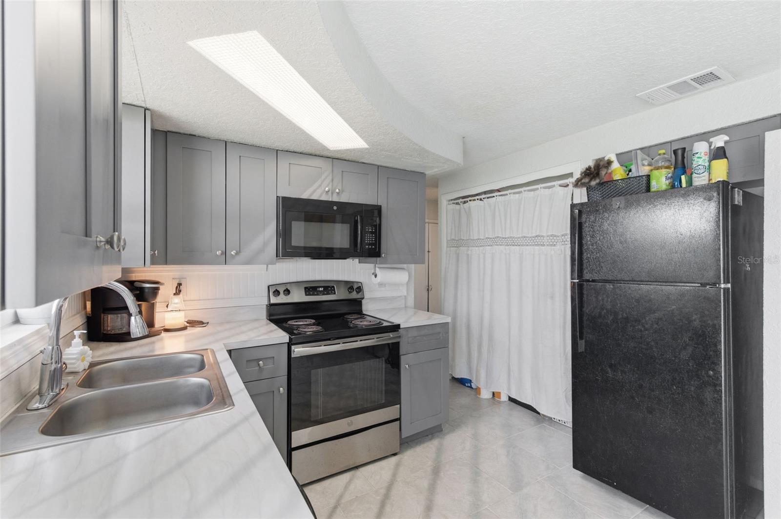 4327 BEACON SQUARE DR — photo 16