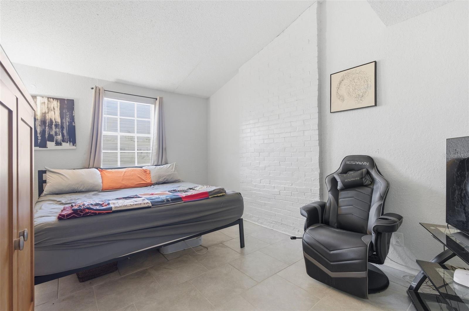 4327 BEACON SQUARE DR — photo 25