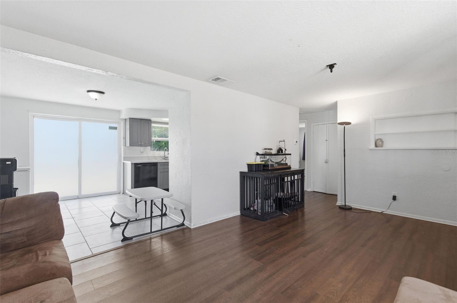 4327 BEACON SQUARE DR — photo 11
