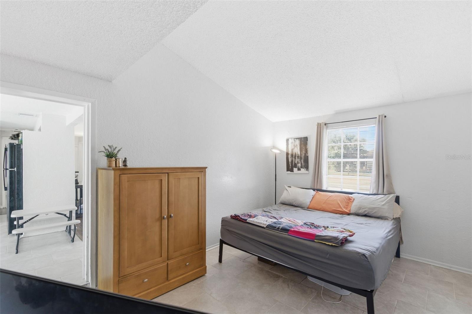 4327 BEACON SQUARE DR — photo 24