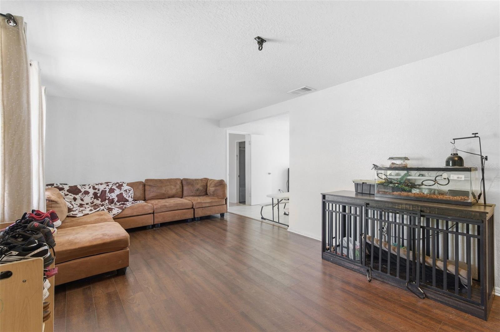 4327 BEACON SQUARE DR — photo 8