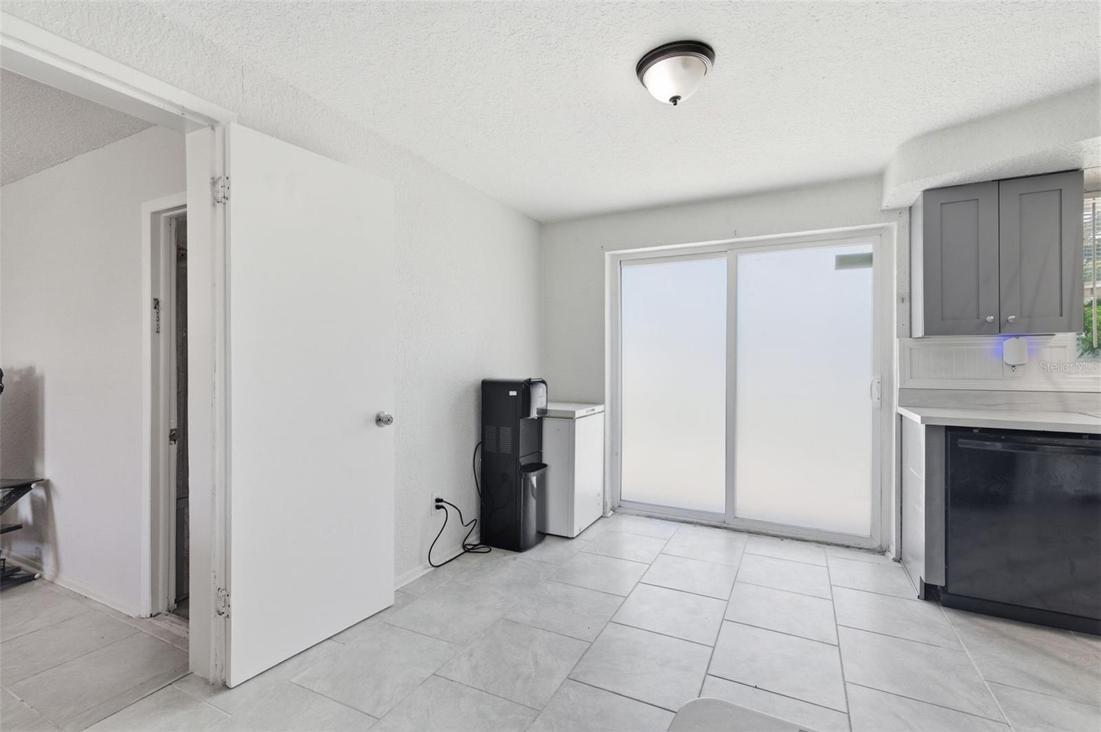 4327 BEACON SQUARE DR — photo 14