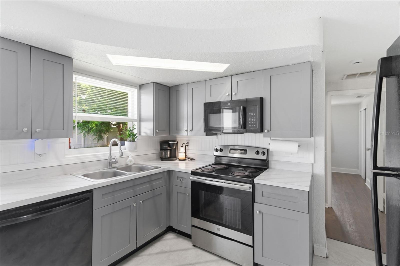 4327 BEACON SQUARE DR — photo 18