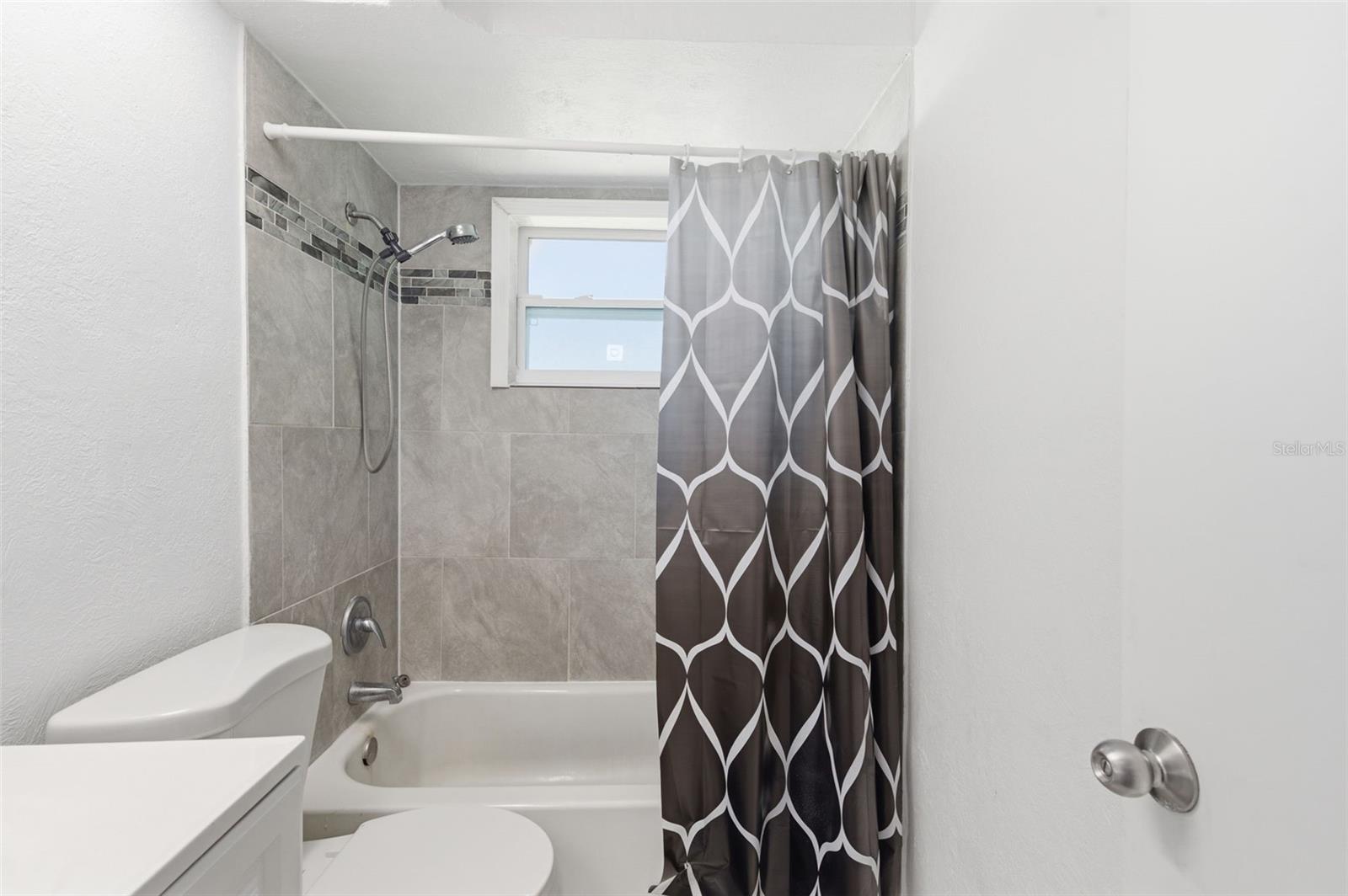4327 BEACON SQUARE DR — photo 22