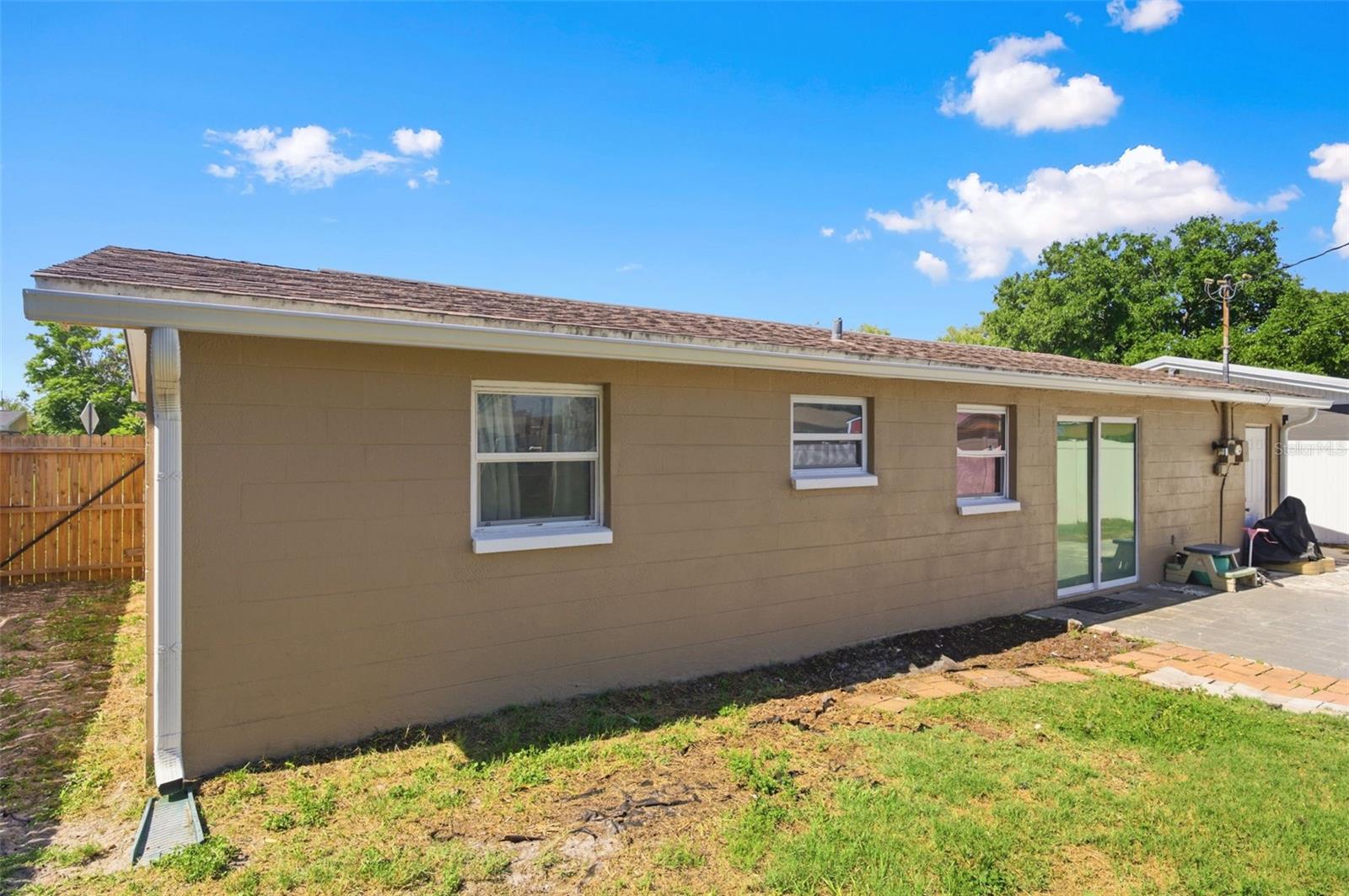 4327 BEACON SQUARE DR — photo 37