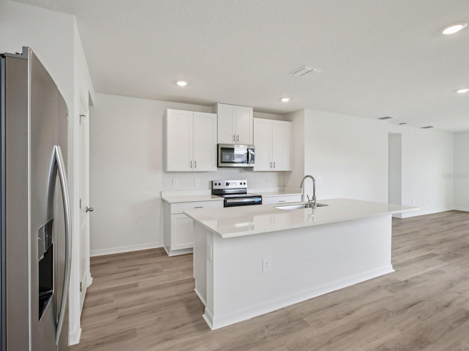 7817 GILCHRIST SPRINGS DR — photo 4