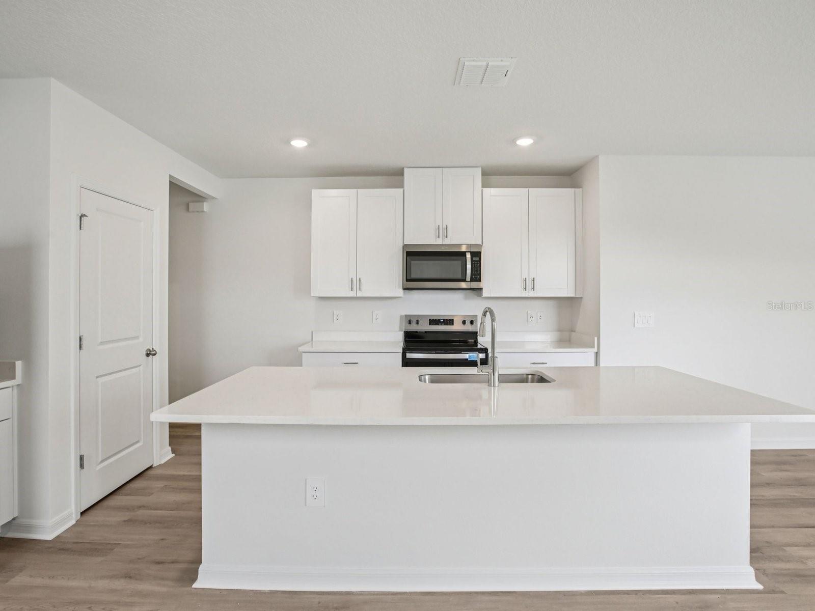 7817 GILCHRIST SPRINGS DR — photo 5
