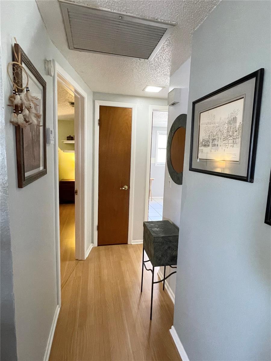 6944 LARCHMONT AVE — photo 10