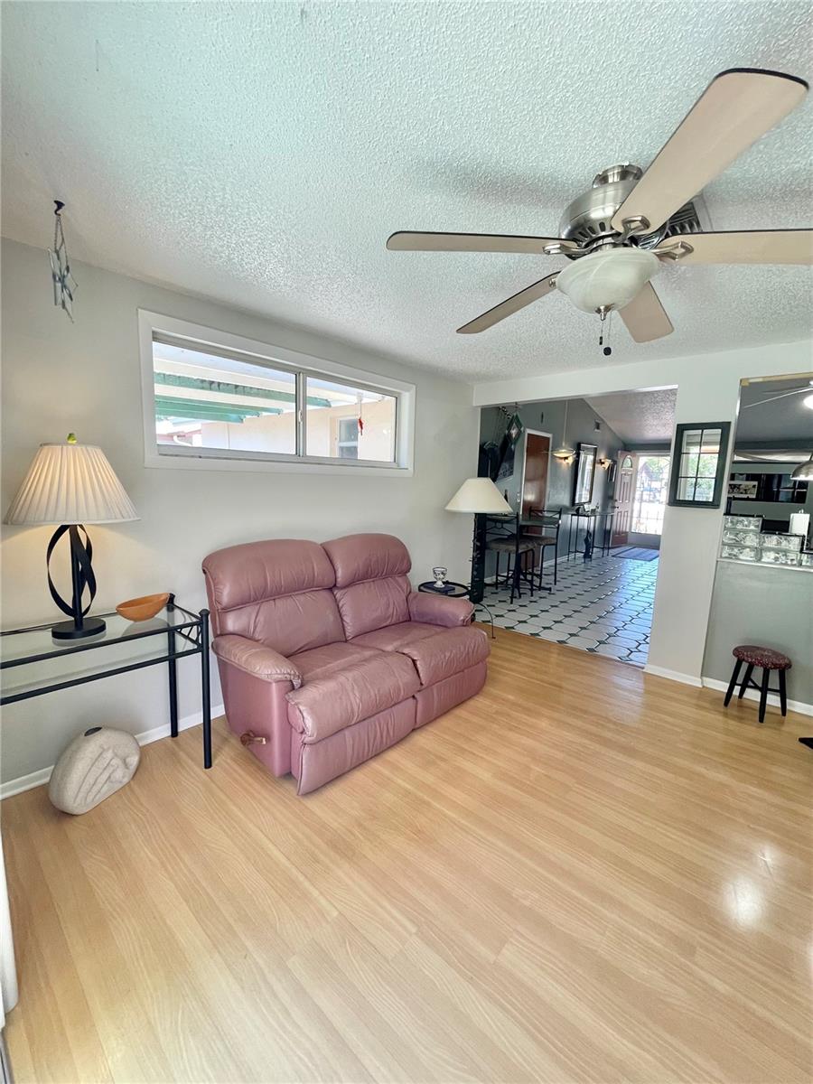 6944 LARCHMONT AVE — photo 19