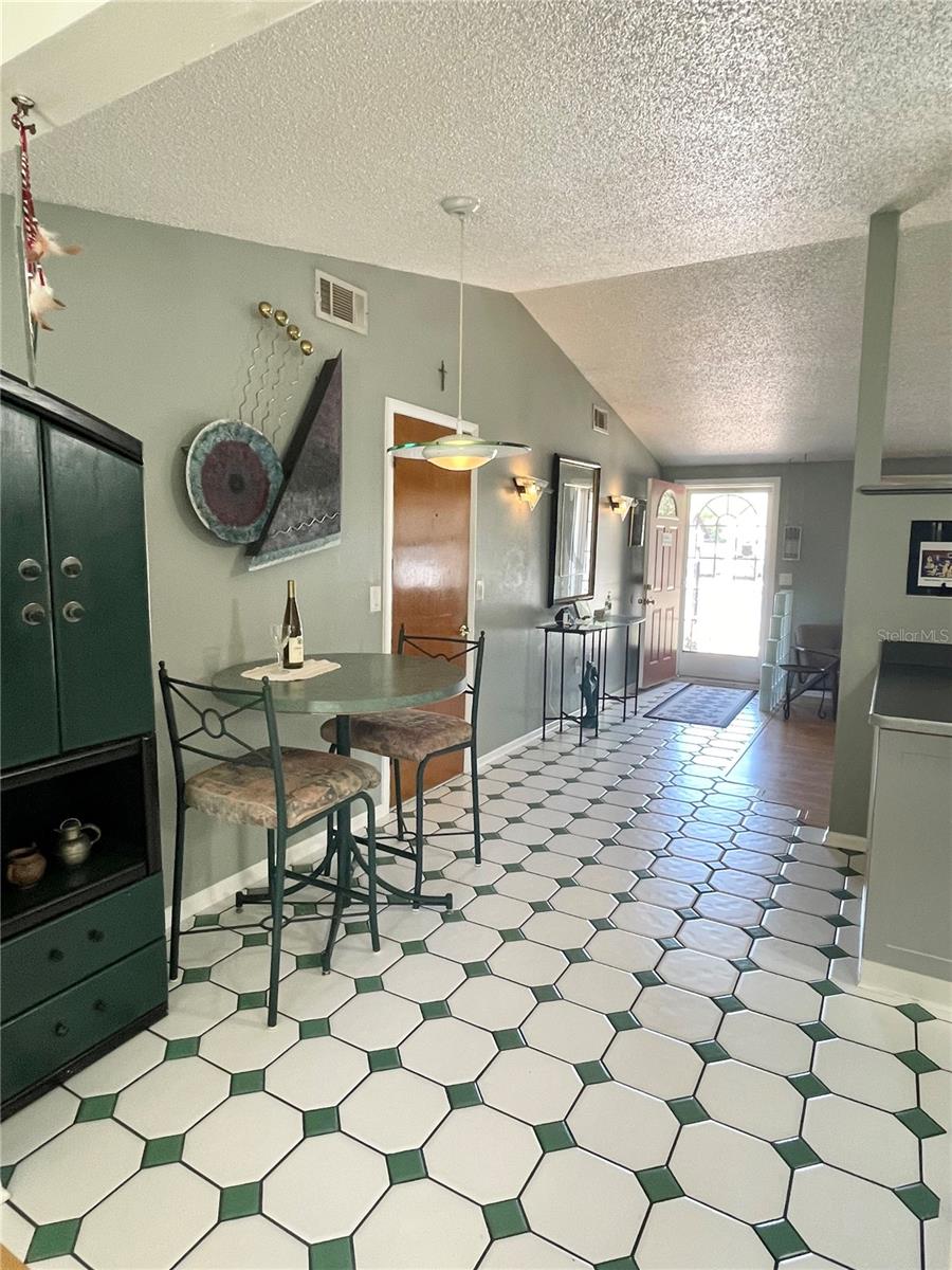 6944 LARCHMONT AVE — photo 5