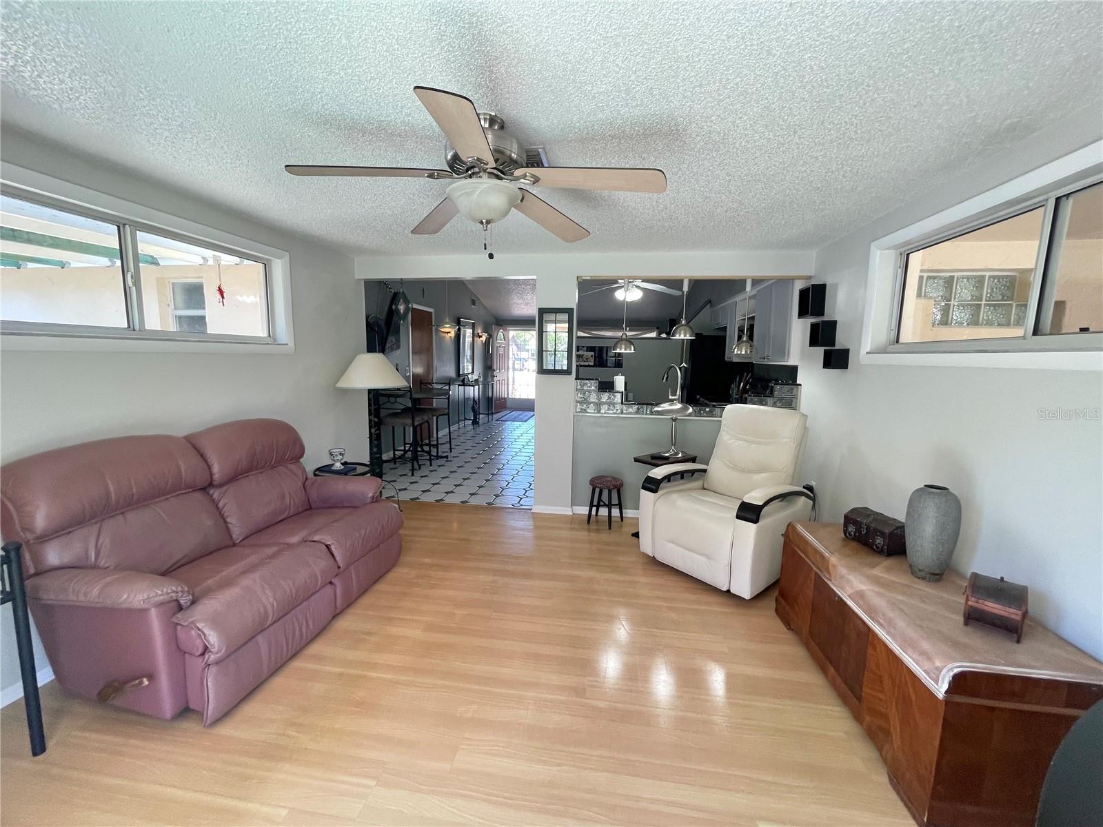 6944 LARCHMONT AVE — photo 18