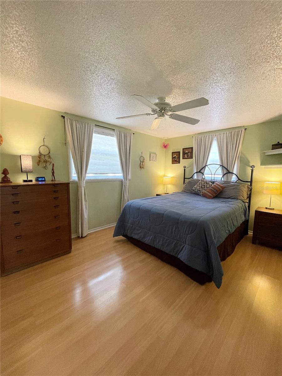 6944 LARCHMONT AVE — photo 11