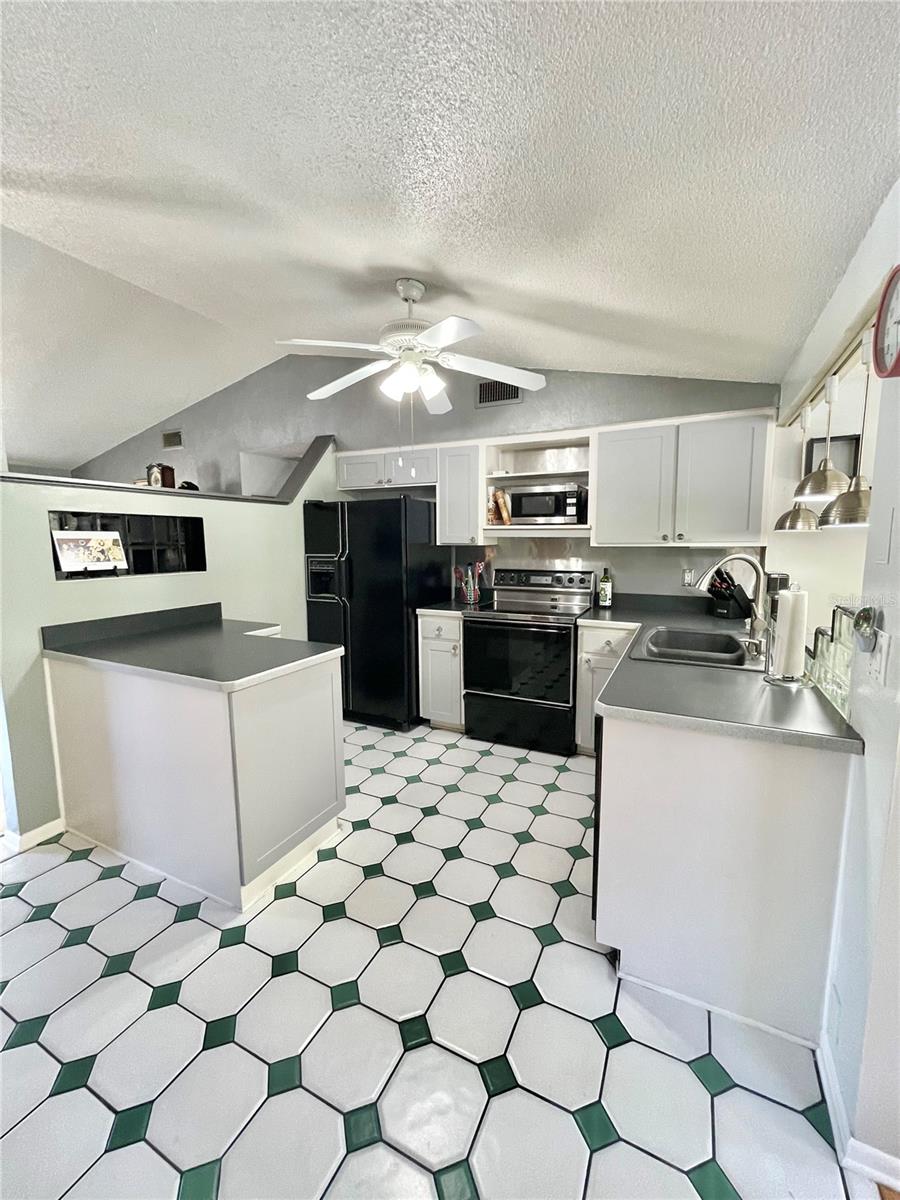 6944 LARCHMONT AVE — photo 7