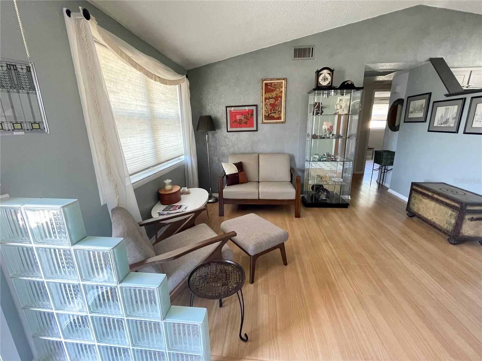 6944 LARCHMONT AVE — photo 4