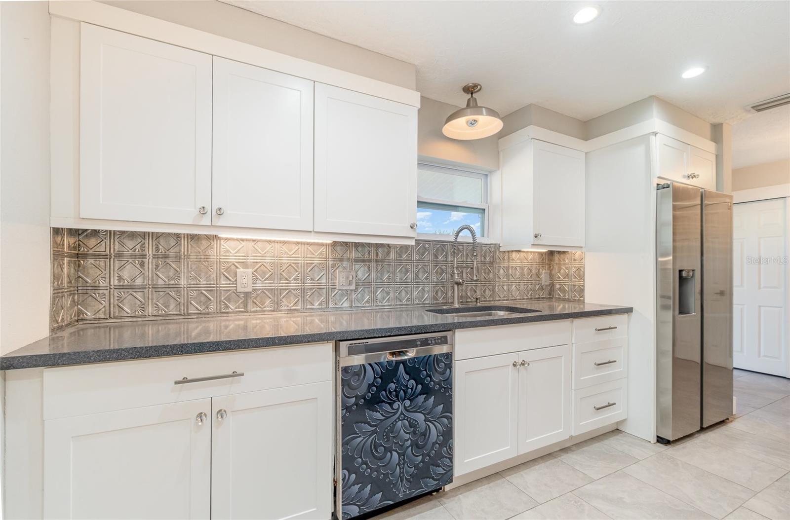 2746 HIBISCUS ST — photo 18