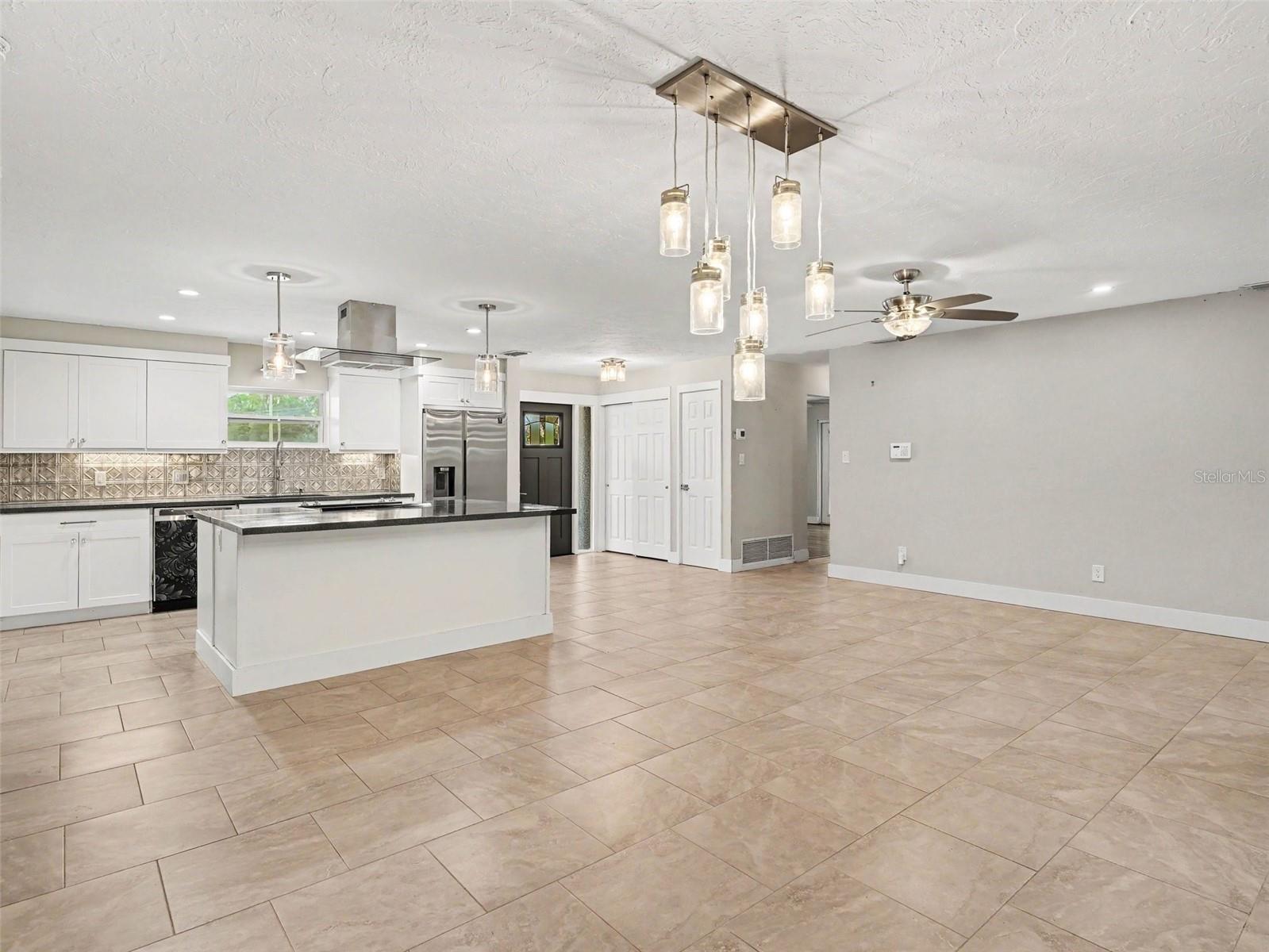 2746 HIBISCUS ST — photo 13
