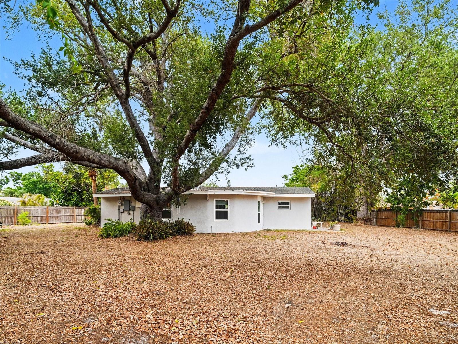 2746 HIBISCUS ST — photo 31