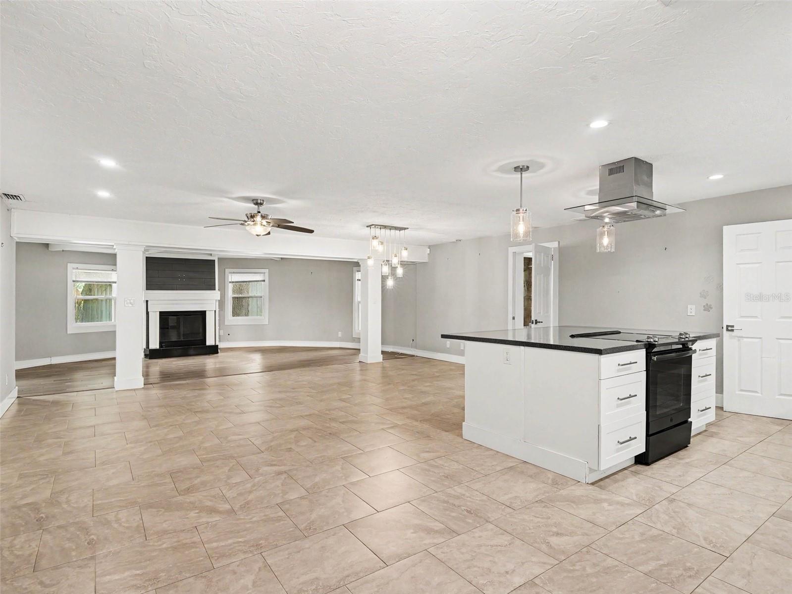 2746 HIBISCUS ST — photo 4