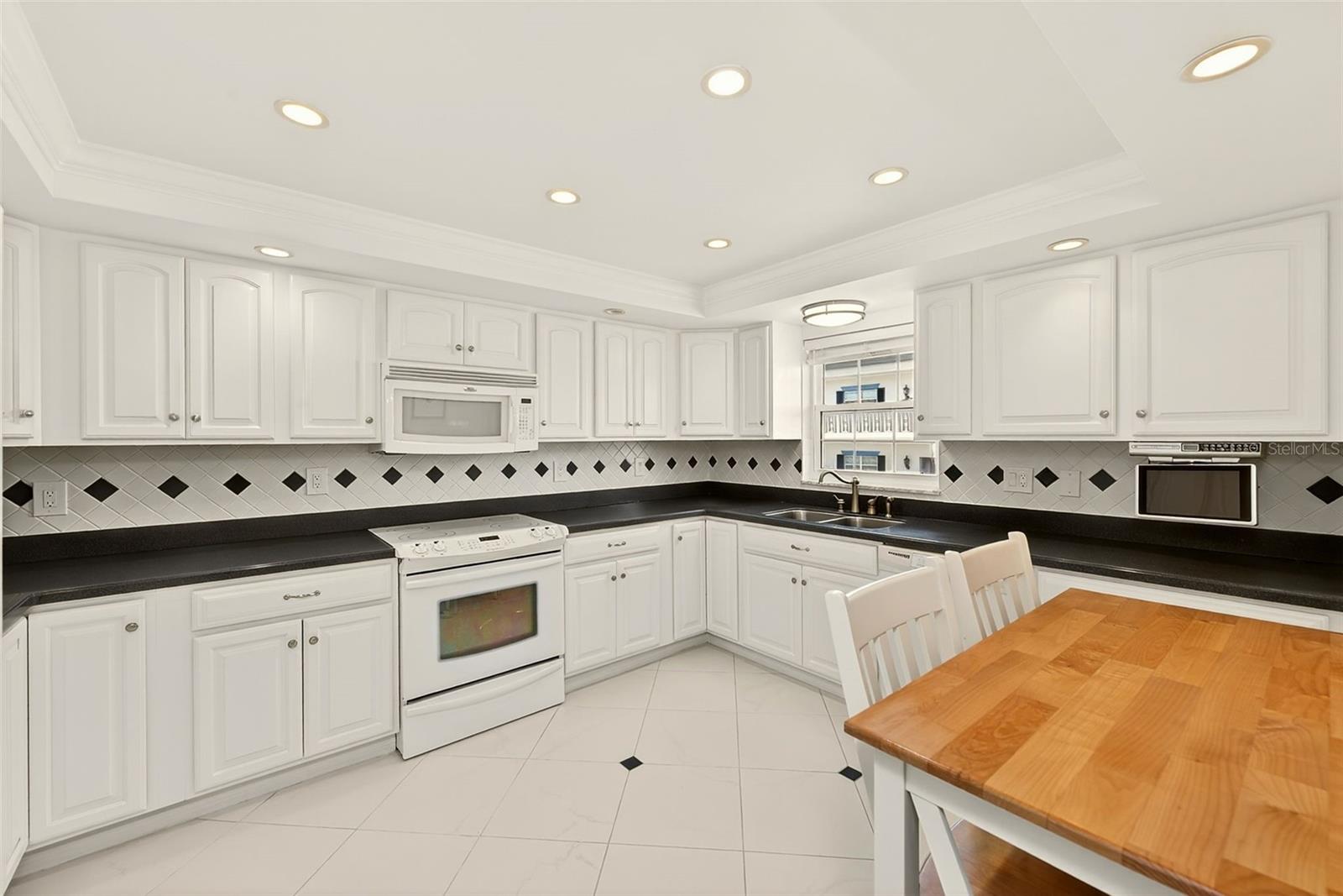 131 BLUFF VIEW DR #401 — photo 13