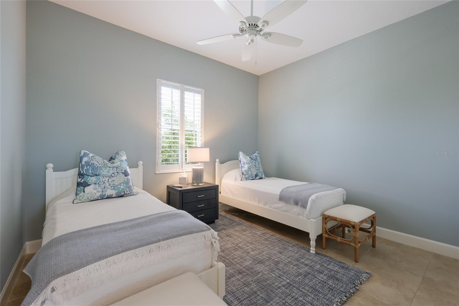 258 SAPPHIRE LAKE DR #202 — photo 28
