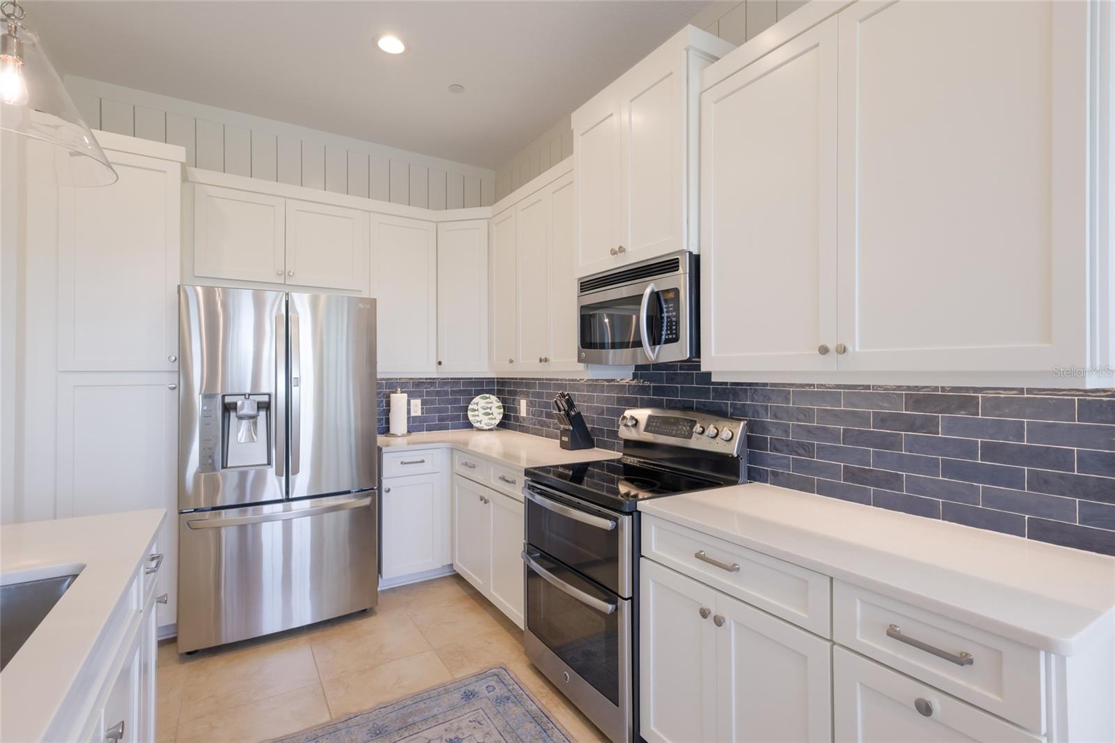 258 SAPPHIRE LAKE DR #202 — photo 13